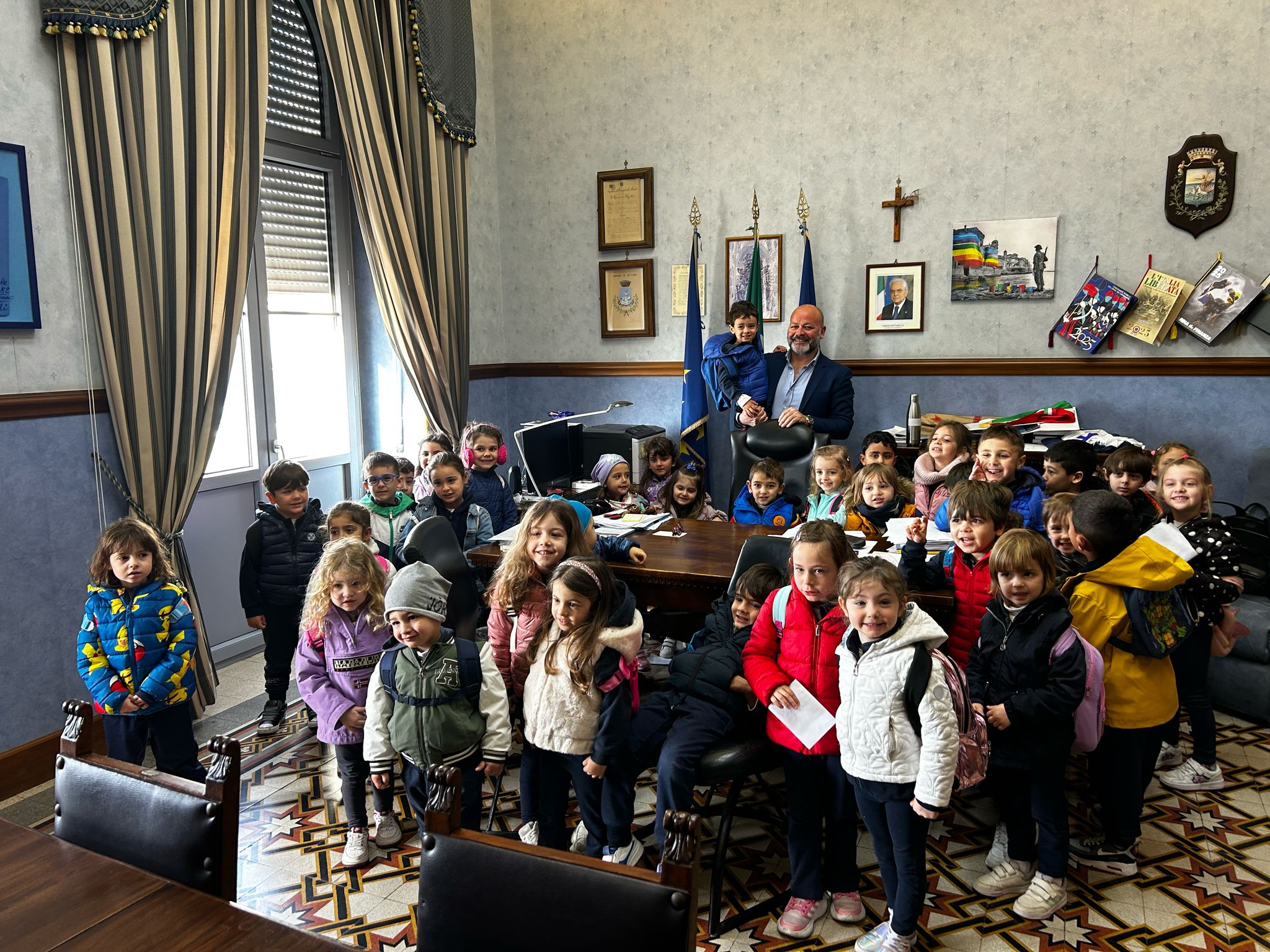 Bambini e Sindaco Burrini
