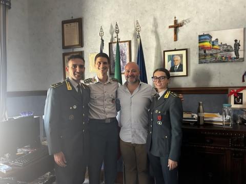 Il Sindaco saluta il Tenente Celano