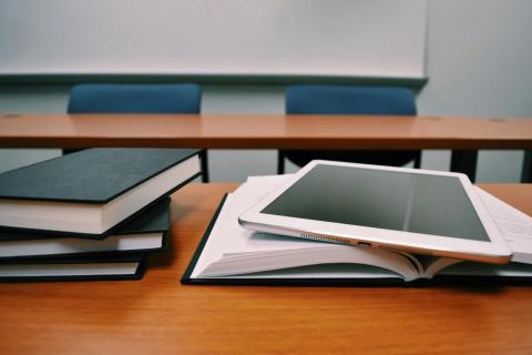 Libri scolastici, sussidi digitali, notebook