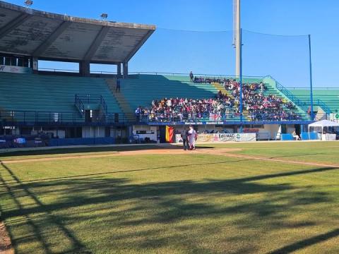 Gli studenti di Nettuno sugli spalti dello Stadio Borghese Gli studenti di Nettuno sugli spalti dello Stadio Borghese