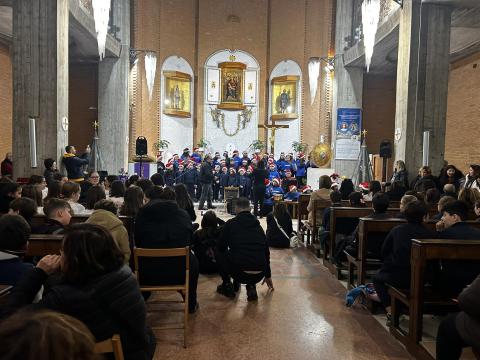 I bimbi che cantano al Santuario di Nettuno