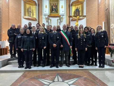 Il Sindaco con il corpo della Polizia locale al Santuario dopo la messa per San Sebastiano