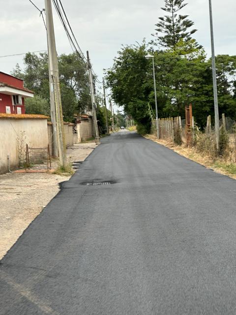 Una strada della periferia di Nettuno appena asfaltata