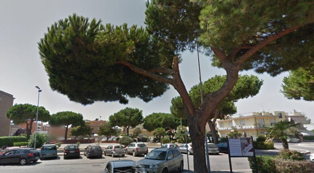 La piazza di fronte la chiesa di Sant'Anna a Nettuno
