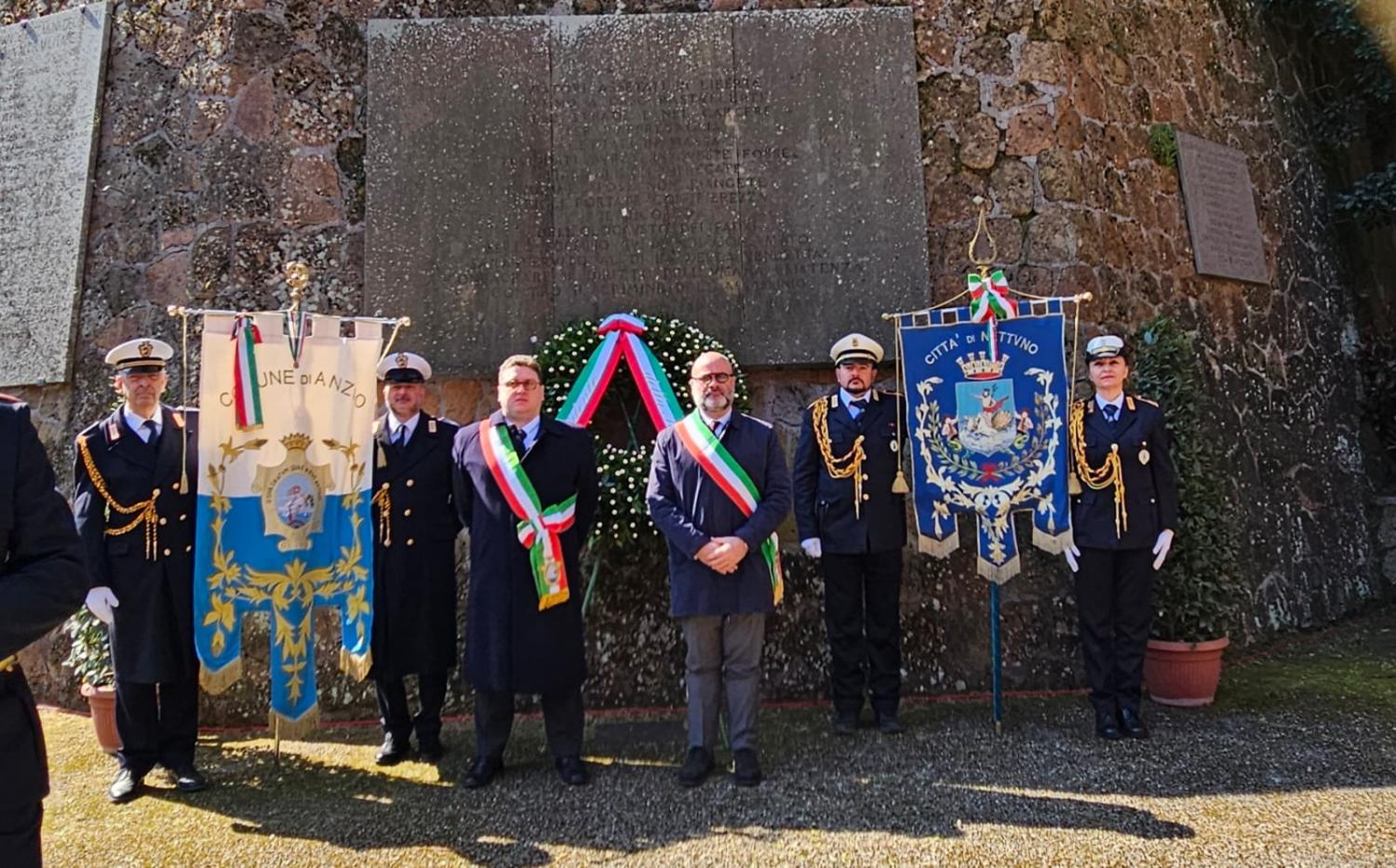 Il Sindaco Nicola Burrini alle Fosse Ardeatine