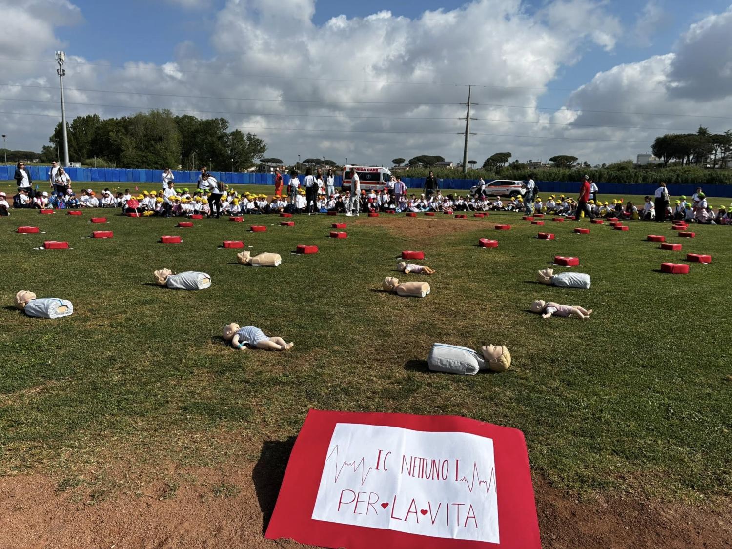 I bambini sul campo di baseball del San Giacomo