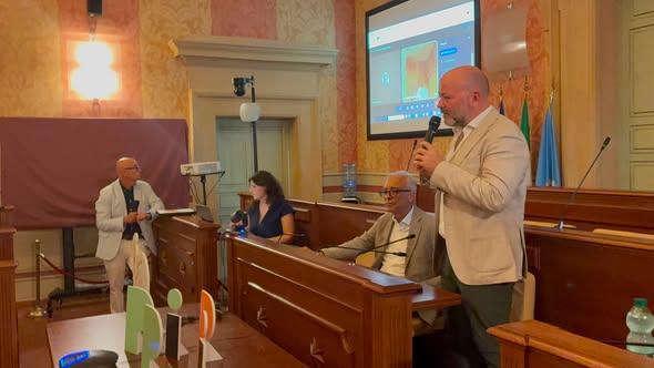 Il Sindaco durante il suo intervento di saluto per sostenere il Progetto Pippi